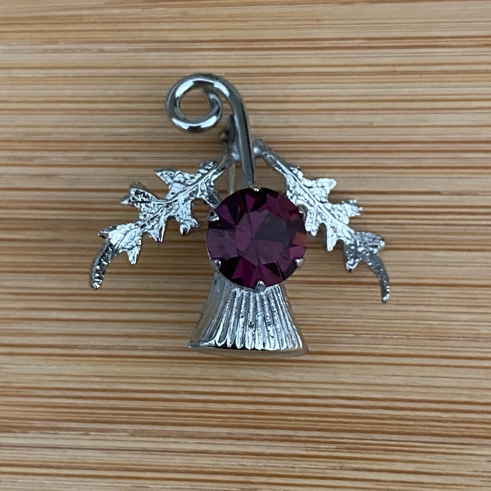 Vintage Silver Brooch Pin with Large Dark Purple Stone and Leaf Detail - Picture 2 of 10